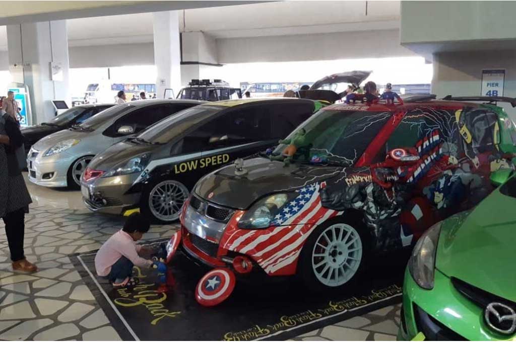 Bandar udara Soekarno-Hatta tepatnya di zona Terminal 3, menggelar hal unik, yaitu kontes modifikasi mobil. Medcom.id/Hendrik Simorangkir