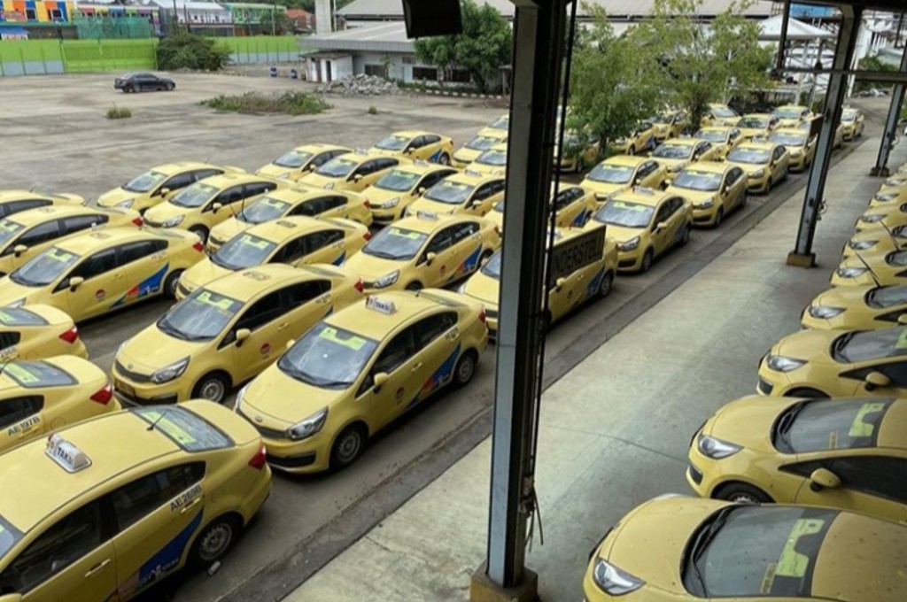 Kia Rio eks Taxiku produksi tahun 2015 dijual dengan harga Rp58 juta. ig/dekareset