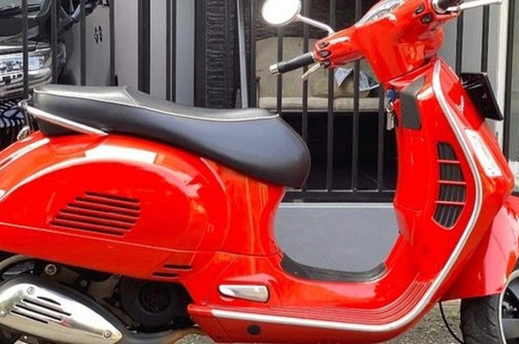 Vespa GTS 150 milik komedian Abdel dilelang. ig/abdelachrian