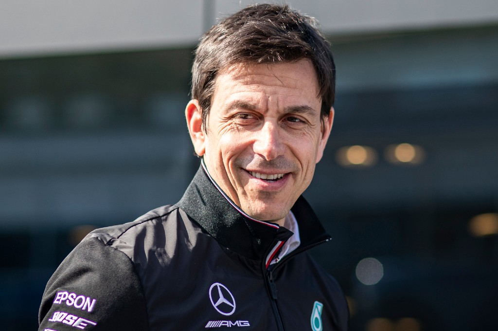 'Dipepet' Aston Martin, Toto Wolff Janji Setia Bersama Mercedes