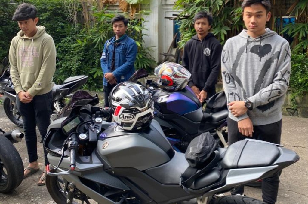 Sekumpulan bikers yang menggelar Sunmori di jalanan Jakarta ditilang karena melanggar UU Lalu Lintas. twitter/tmcpoldametro