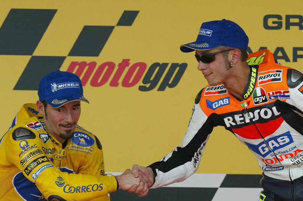 Max Biaggi dan Valentino Rossi merupakan seteru abadi dalam sejarah MotoGP. red bull