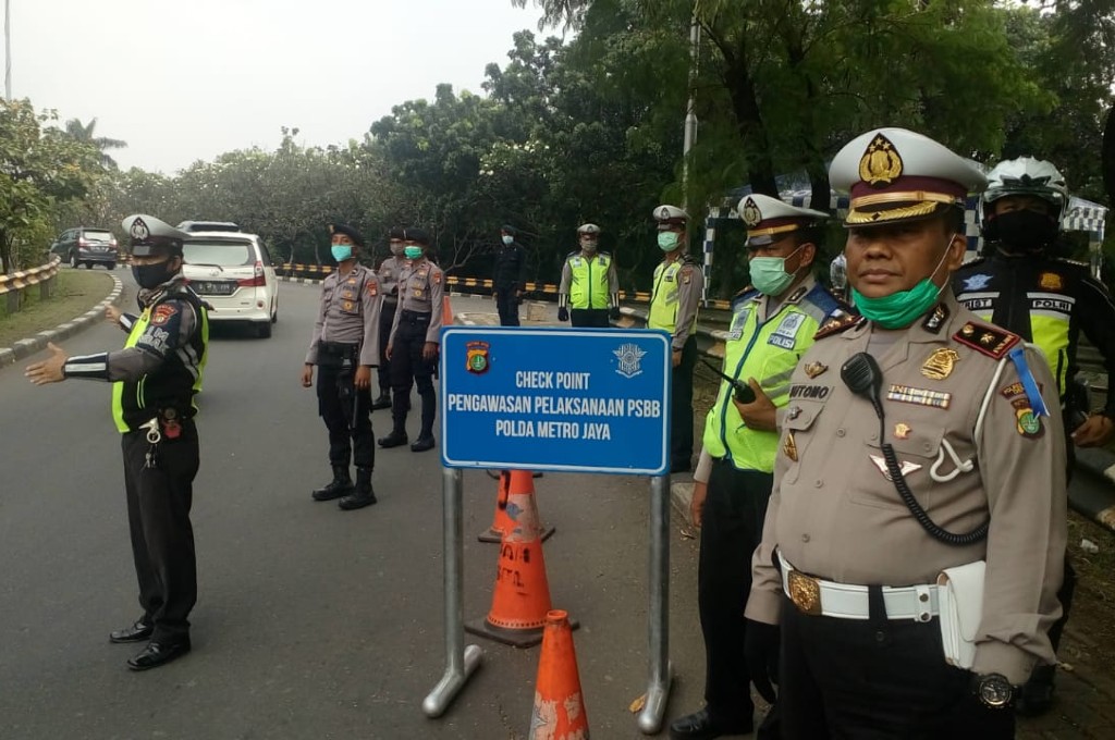 Selama PSBB, Pengemudi Tanpa Masker Ditilang?