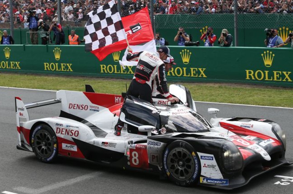 Fernando Alonso berhasil menjuarai ajang Le Mans 24 Jam tahun lalu bersama Toyota. skysports