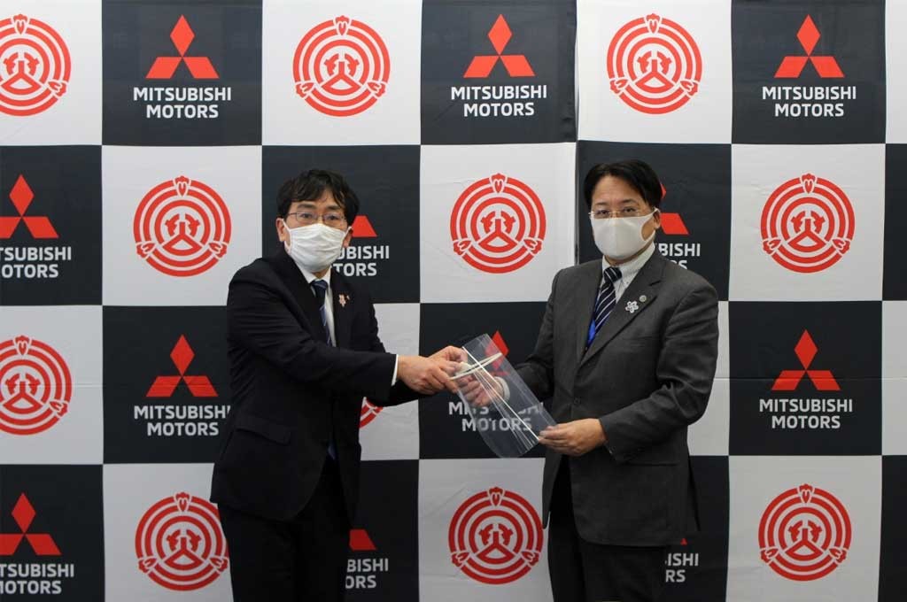 Mitsubishi Motors Corporation (MMC) memproduksi alat pelindung wajah untuk disumbangkan kepada tim medis. mmc