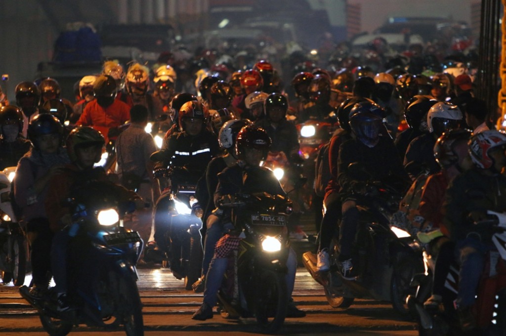 Hindari berkendara motor di malam hari selama PSBB. antara