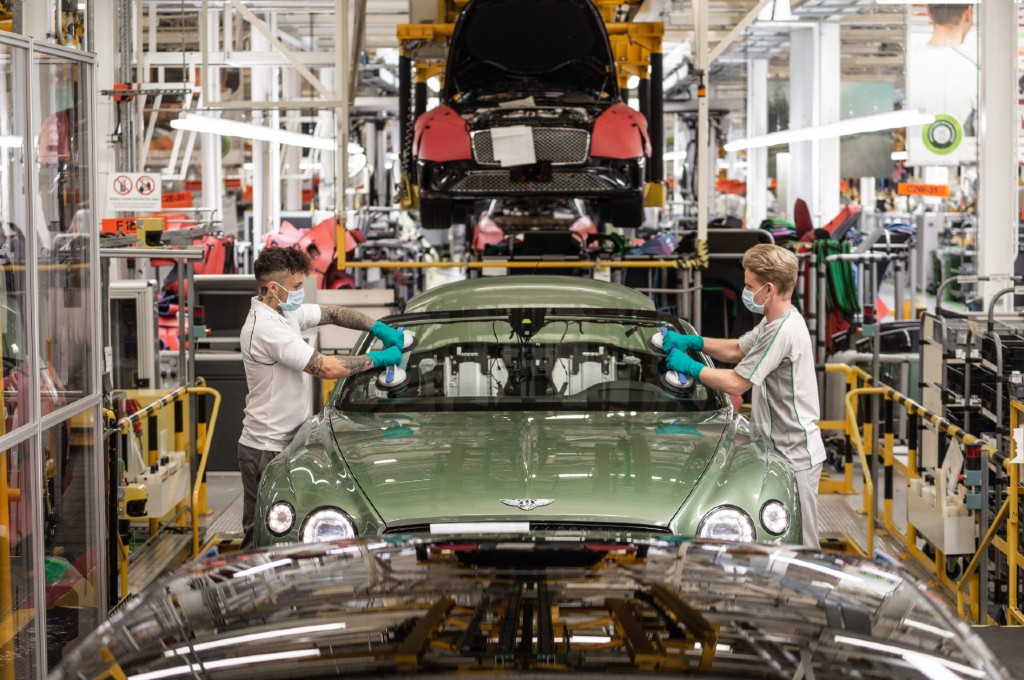Pabrik Bentley Motors di Inggris kembali beroperasi. bentley