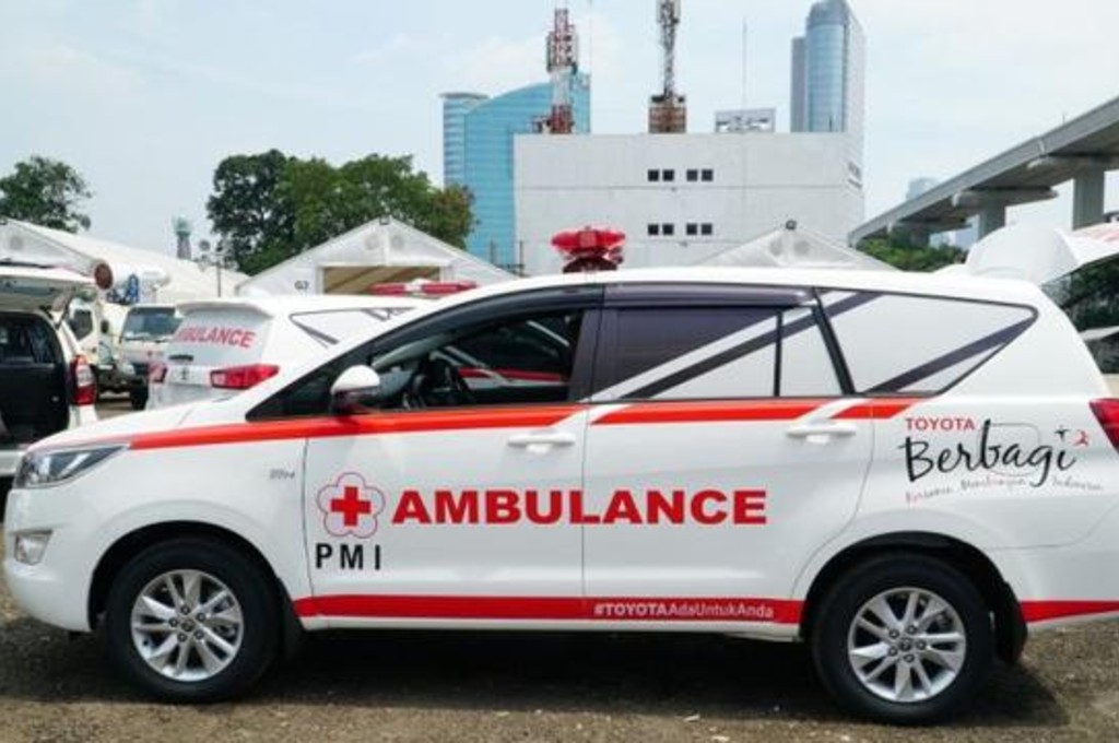 Toyota sulap Kijang Innova jadi ambulans. toyota