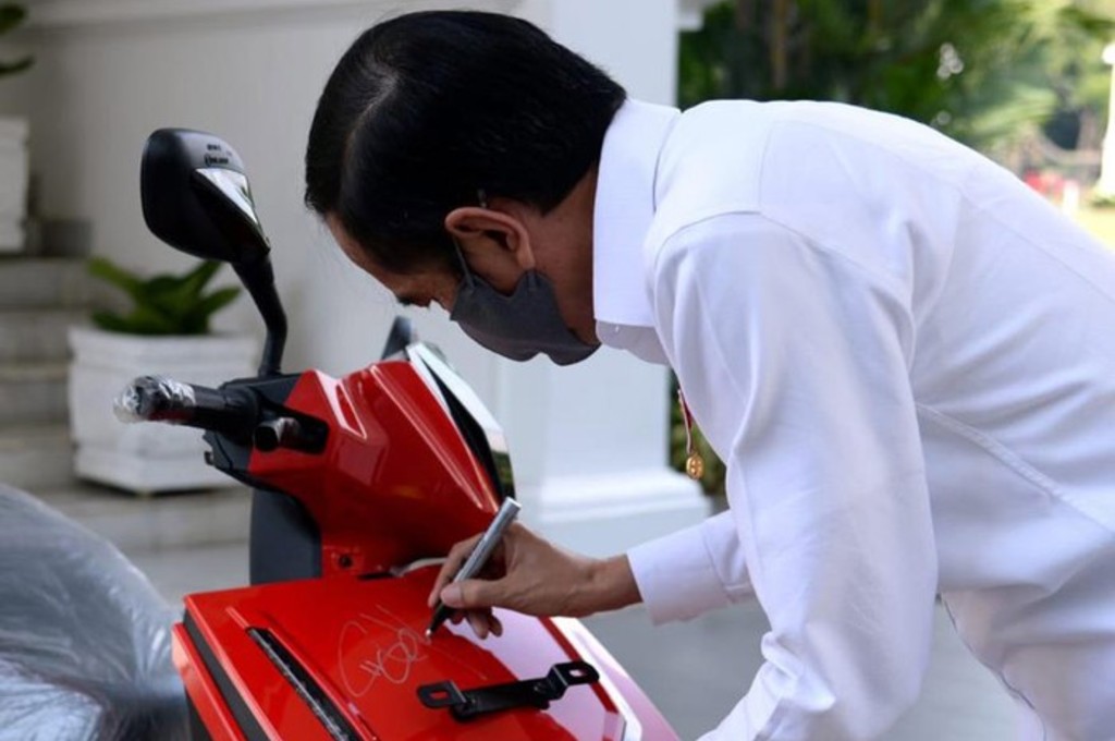 Sepeda motor listrik Gesits milik Presiden Joko Widodo laku terjual senilai Rp2,5 miliar. antara