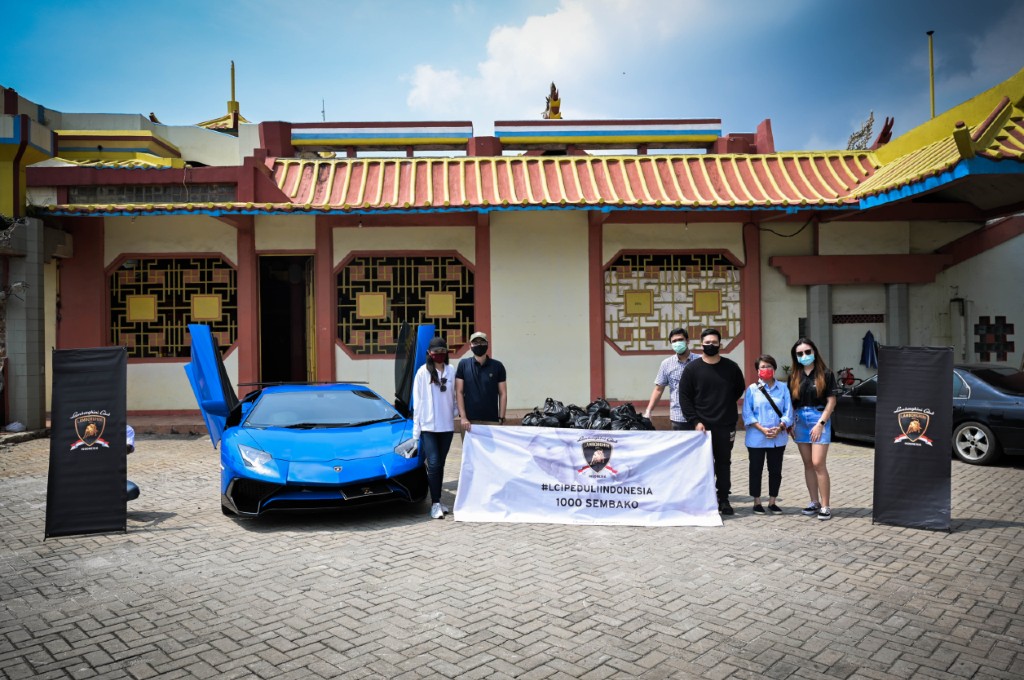 Lamborghini Club Indonesia (LCI) bagi-bagi sembako untuk warga terdampak Covid-19. lci