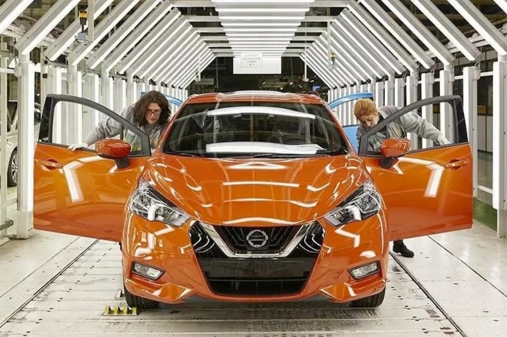 Proses akhir produksi Nissan Micra di pabrik Nissan. (ANTARA News/Renault-Nissan-Mitsubishi)