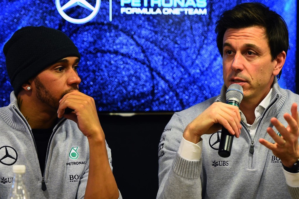 Lewis Hamilton bersama bos Mercedes F1, Toto Wolff. sky sports