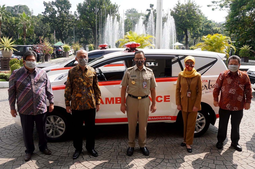 Toyota Indonesia donasikan 4 unit Innova Ambulans kepada Pemprov DKI Jakarta. tmmin