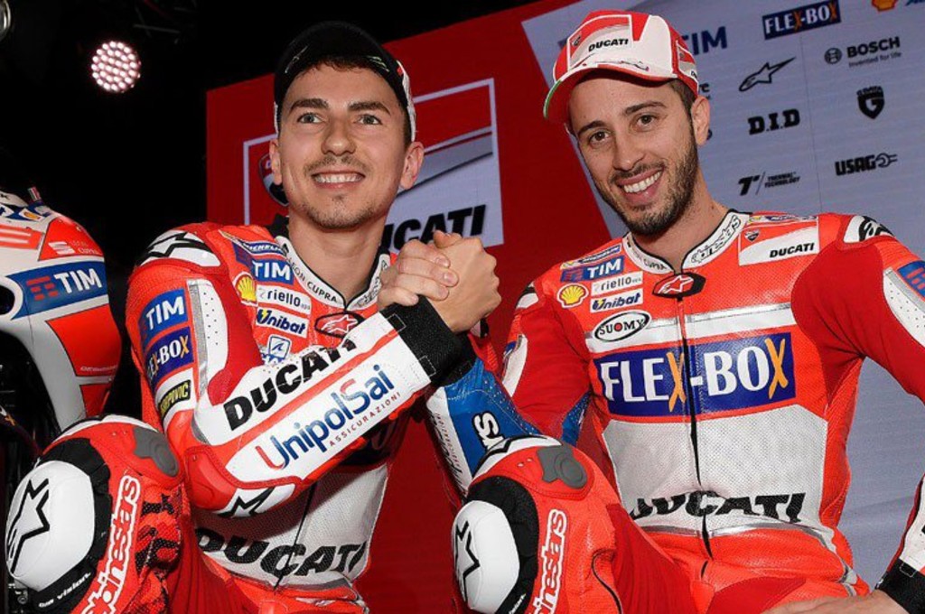 Jorge Lorenzo (kiri) ketika masih memperkuat Ducati. ducati