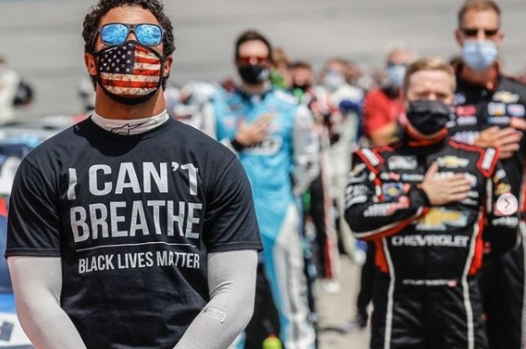 Pembalap keturunan Afrika-Amerika Bubba Wallace kampanyekan anti rasisme di kejuaraan NASCAR. ig/espnf1