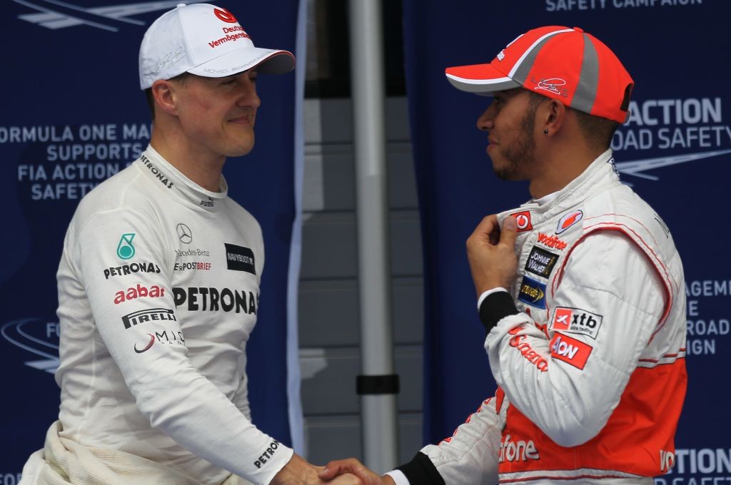 Michael Schumacer bersama Lewis Hamilton. planetf1 