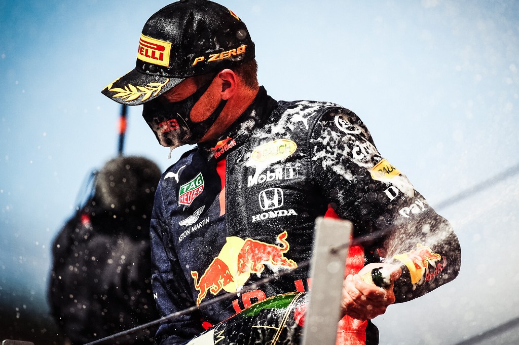 Selebrasi Max Verstappen di podium Sirkuit Silverstone. honda