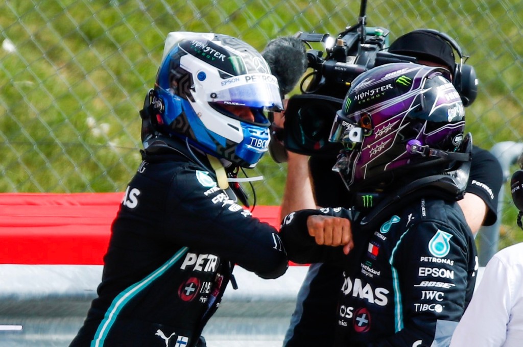 Duo Mercedes start 1-2 di seri F1 70th Anniversary GP. planetf1