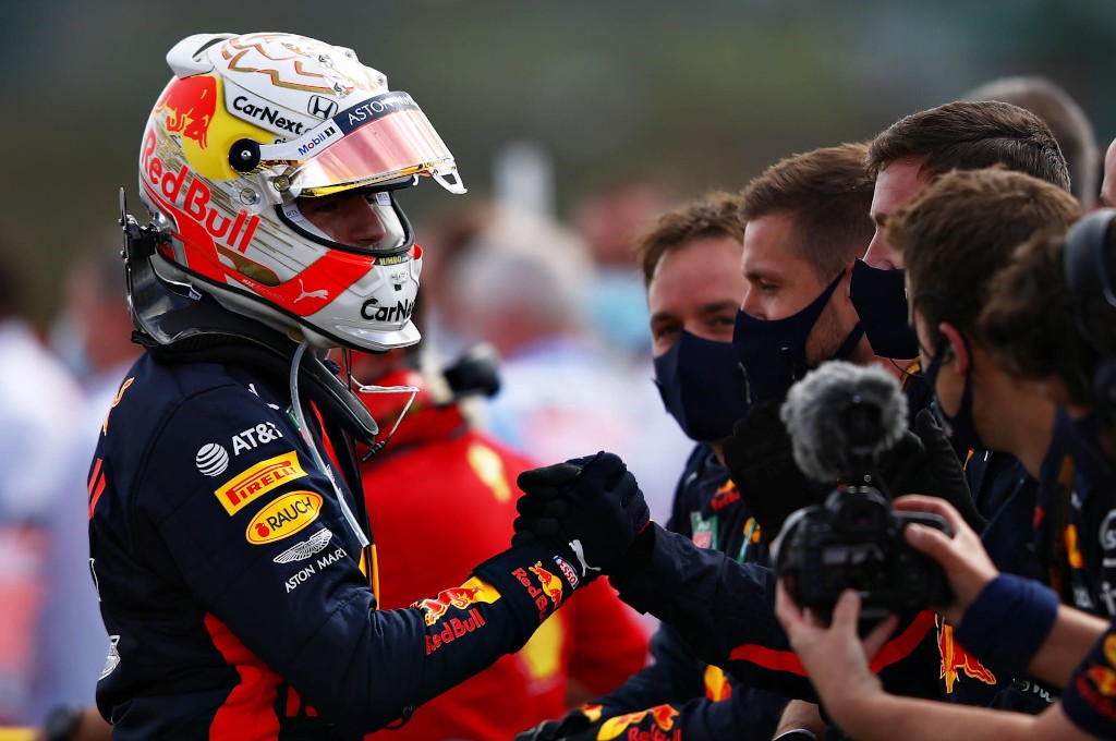 Max Verstappen patahkan dominasi Mercedes di seri F1 70th anniversary GP, Silverstone. planetf1