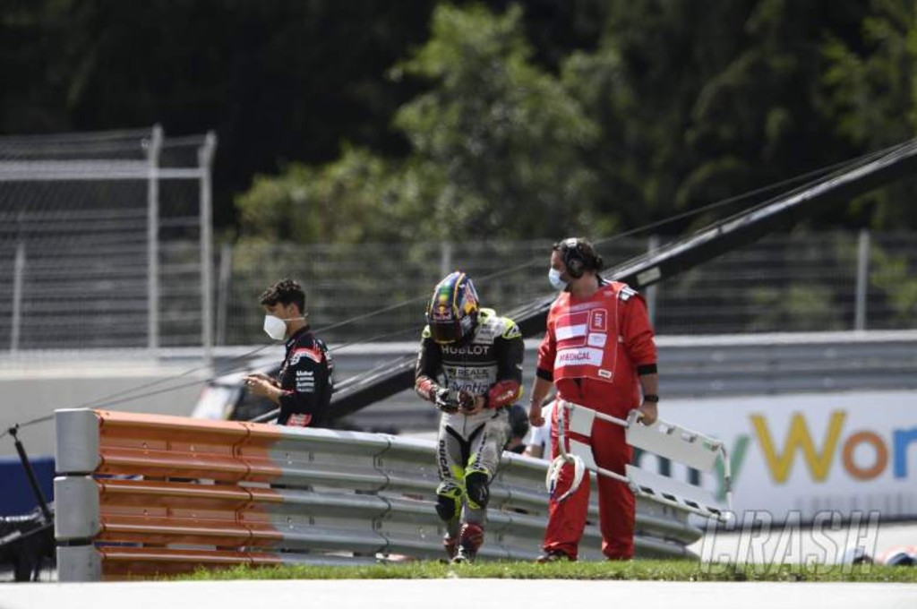 Johann Zarco ternyata mengalami patah tulang akibat kecelakaan di MotoGP Austria. cmg