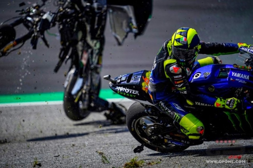 Valentino Rossi selamat dari insiden maut di MotoGP Austria. gpone