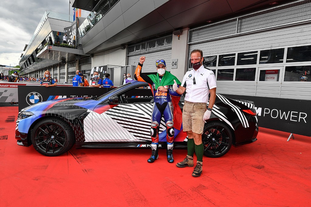 Miguel Olveira mendapat hadiah utama MotoGP Styria, satu unit BMW M4 terbaru. superbikenews