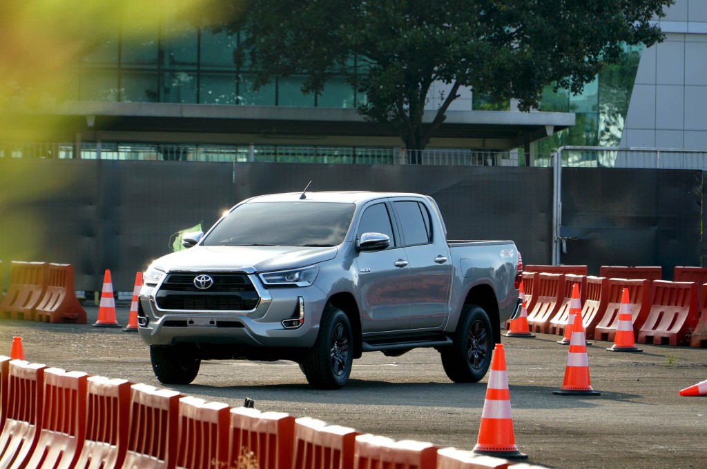 Toyota luncurkan generasi terbaru Hilux. tam