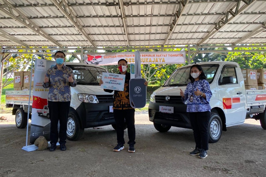 Kedubes China sumbang dua unit DFSK Super Cab untuk Desa Sukajaya, Sukabumi. dfsk