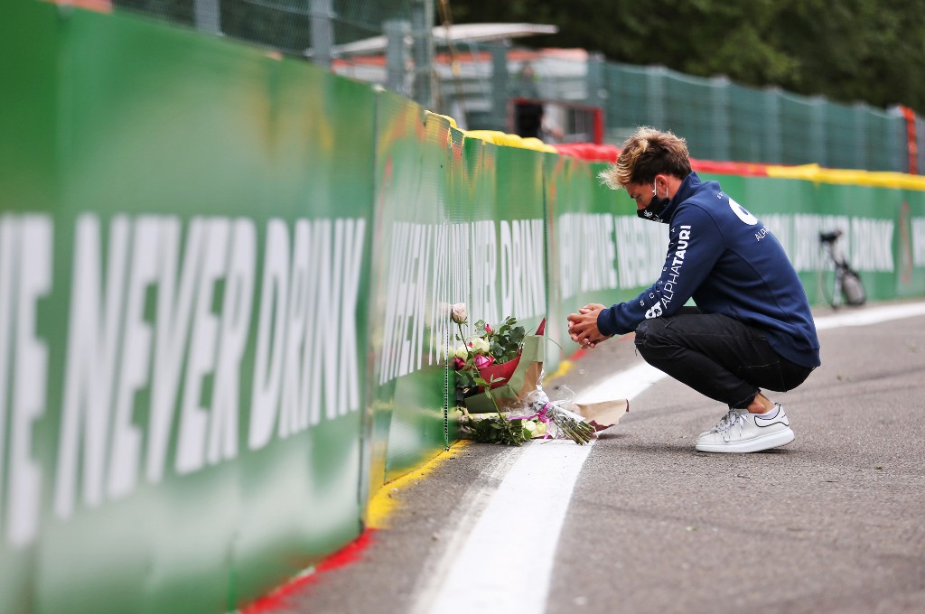 Penghargaan untuk Anthoine Hubert, F2 pensiunkan nomor 19. planetf1