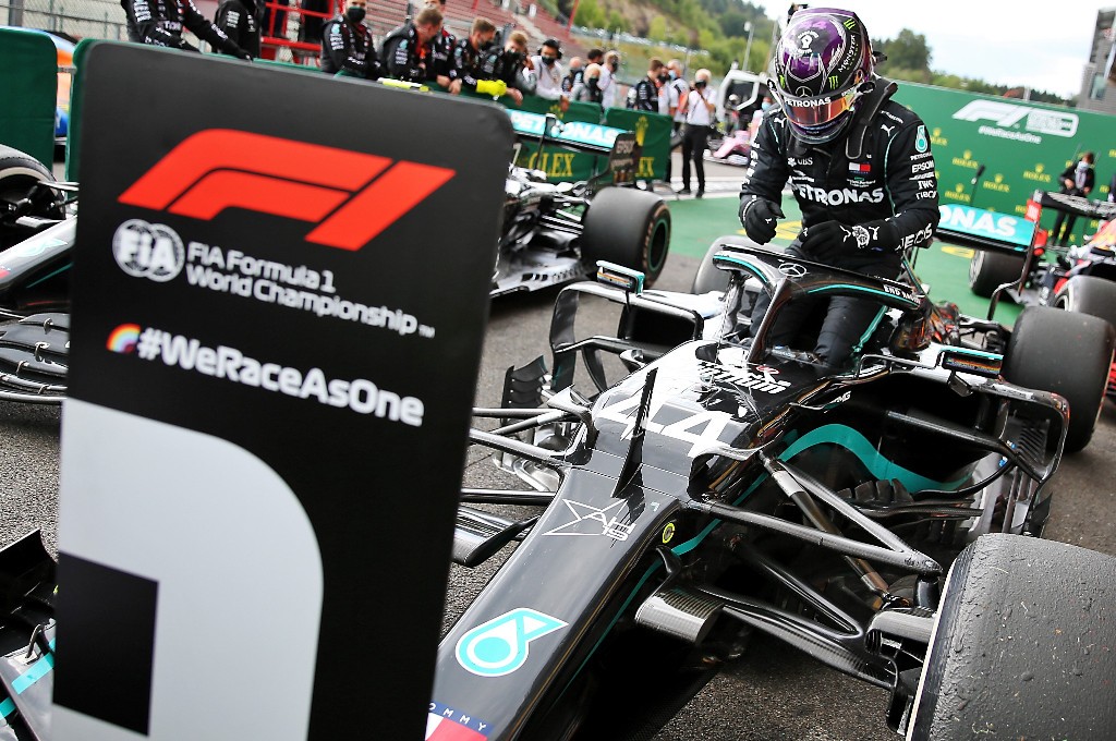 Lewis Hamilton semakin menjauh di tabel klasemen sementara F1. planetf1