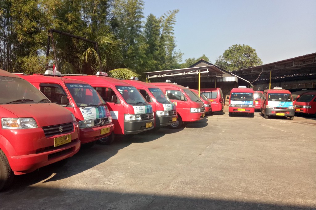 Suzuki bersama Koperasi Wahana Kalpika melakukan fogging disinfektan terhadap 1.101 unit angkot di Jakarta. sis