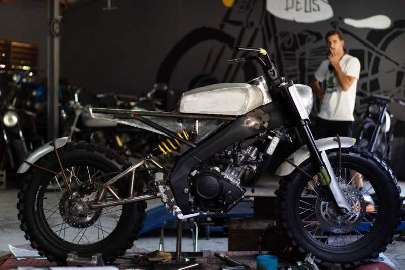 New XSR 155 Aka Tombo garapan Deus Ex Machina terinspirasi dari Yamaha YA1 (Foto: Deus Ex Machina)