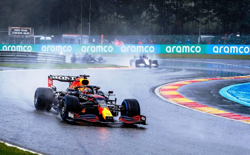 Aksi Max Verstappen pada F1 GP Belgia yang harus diakhiri saat balapan baru berlangsung dua lap karena faktor cuaca (Foto: Instagram Max Verstappen)