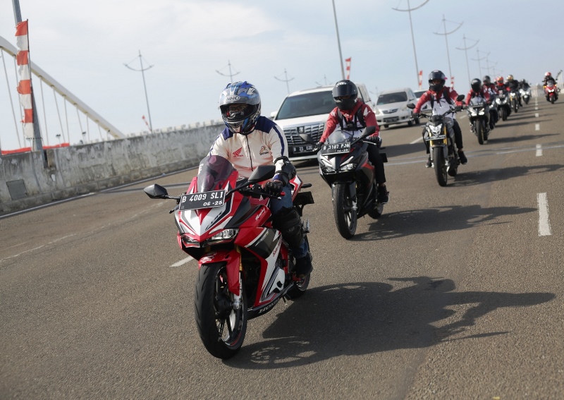 Pembalap AHRT dan komunitas motor Honda silaturahmi lakukan riding bareng (Foto: WMS)
