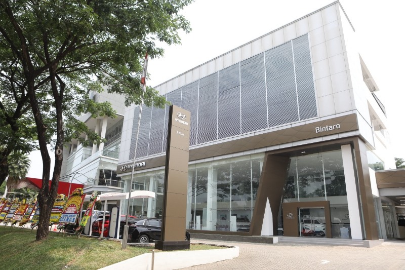 Hyundai Buka Showroom di Bintaro, Hadirkan Stasiun Pengecasan Mobil Listrik