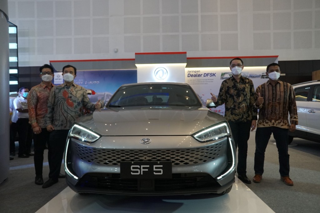 DFSK Seres SF5 perdana dipamerkan di Indonesia pada ajang GIIAS Surabaya 2021 (Foto: DFSK) 