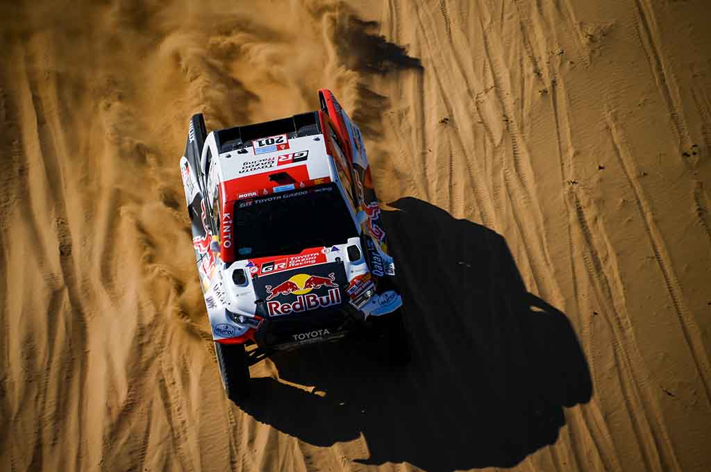 Nasser Al-Attiyah kian beringas di etape-B1 yang mengitari gurun pasir ekstrim seputar Ha'il. RedBull CP