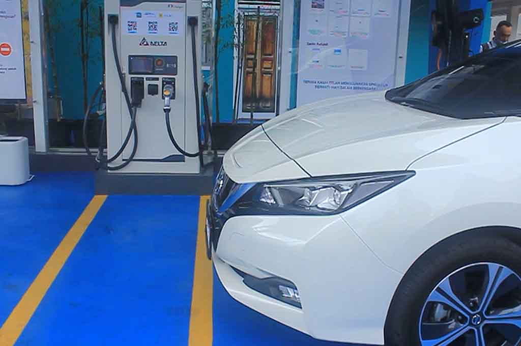 PLN Pekanbaru boyong ragam kendaraan listrik dan mengkampanyekan keunggulan penggunaan kendaraan listrik 