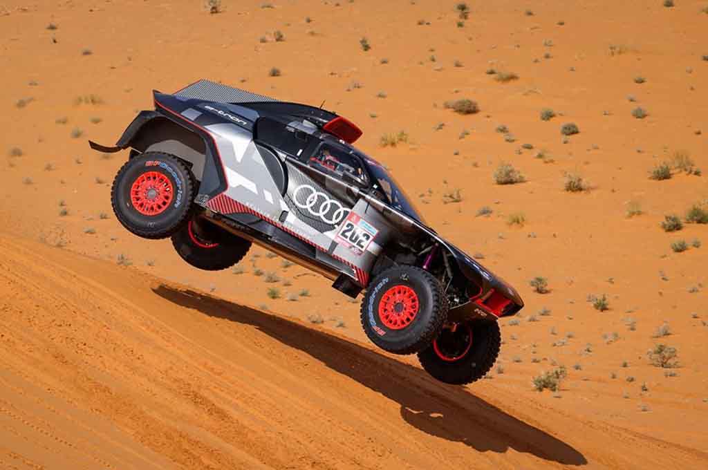 Carlos Sainz cetak sejarah dengan membawa mobil listrik menangi etape-3 Dakar Rally Arab 2022. DR