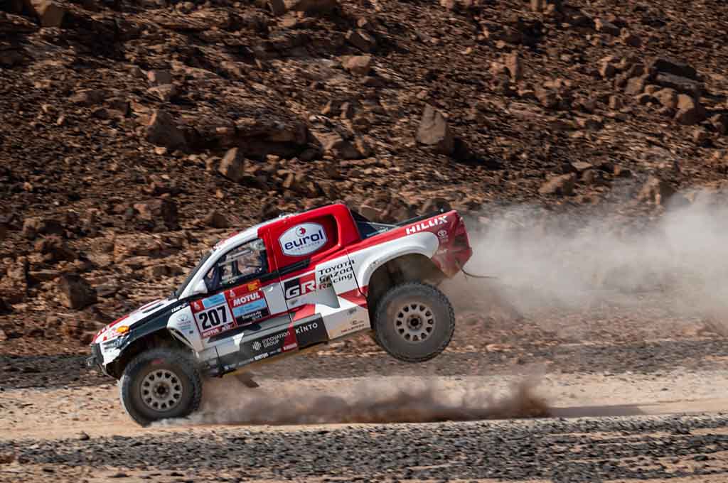 Giniel De Villiers kawal Toyota GR memenangi etape-9 Dakar Rally Arab 2022. Red Bull CP