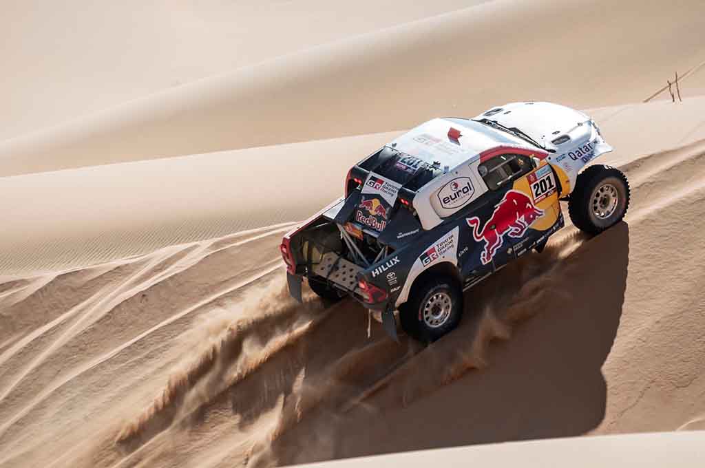 Nasser Al Attiyah akhirnya meraih titel juara keempatnya di Dakar Rally Arab 2022 lantaran konsisten memimpin klasemen sejak etape awal hingga akhir. RedBull CP