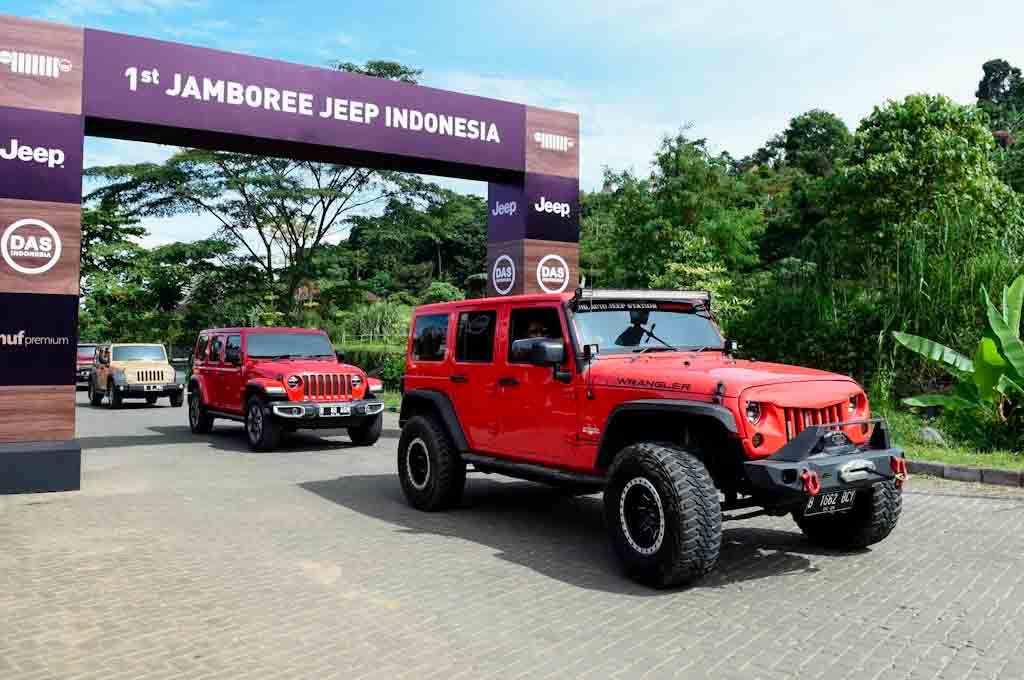 Jambore Jeep berlangsung semarak lantaran memfasilitasi hobbi 'berkubang' para pengguna Jeep di Indonesia. JL