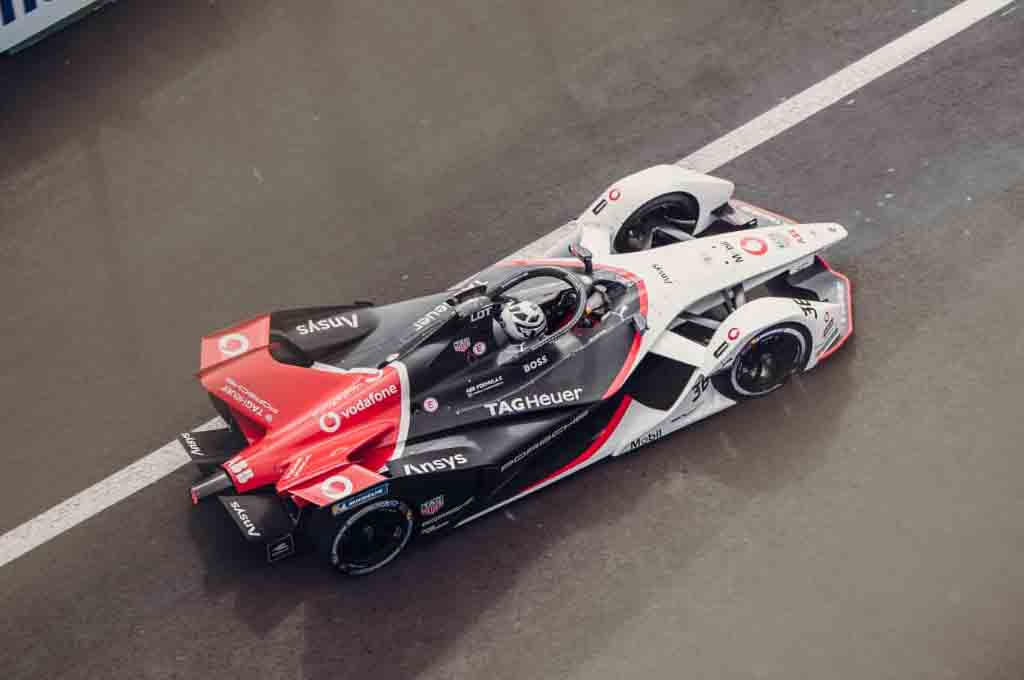 Tim Formula E Porsche TAG Heuer merayakan kesuksesan atas kemenangan bersejarah mereka. Porsche Indonesia