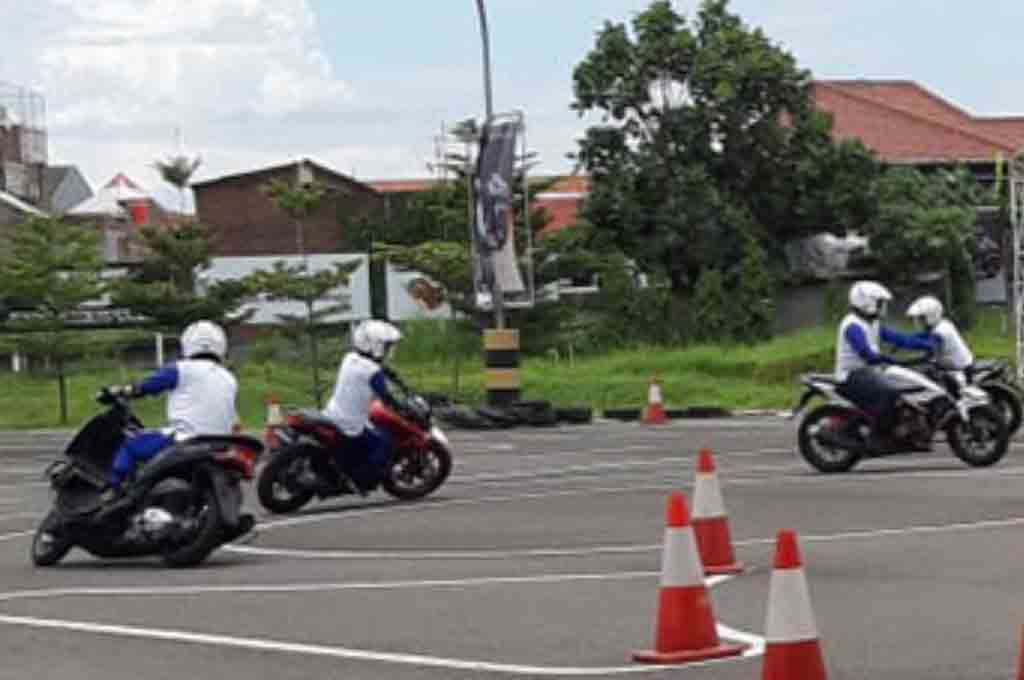 Bikers Honda di Jawa Barat dapat penyegaran ilmu keselamatan saat berkendara di jalan raya dengan mengikuti safety riding course. DAM