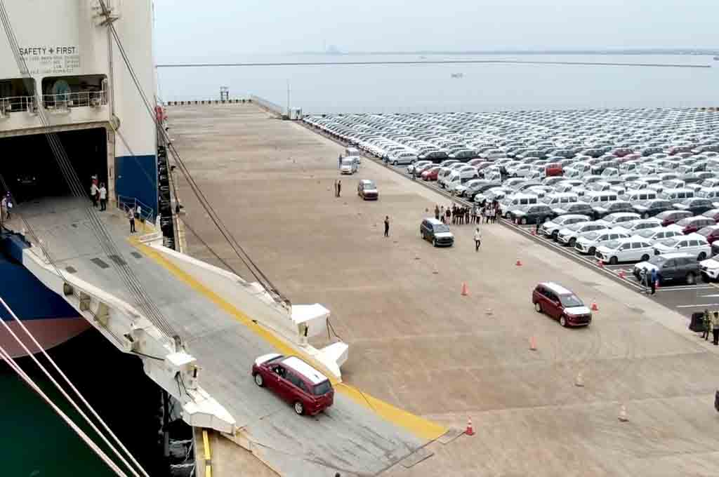 Daihatsu maksimalkan ekspor dari Pelabuhan Patmbang di Cirebon. ADM 