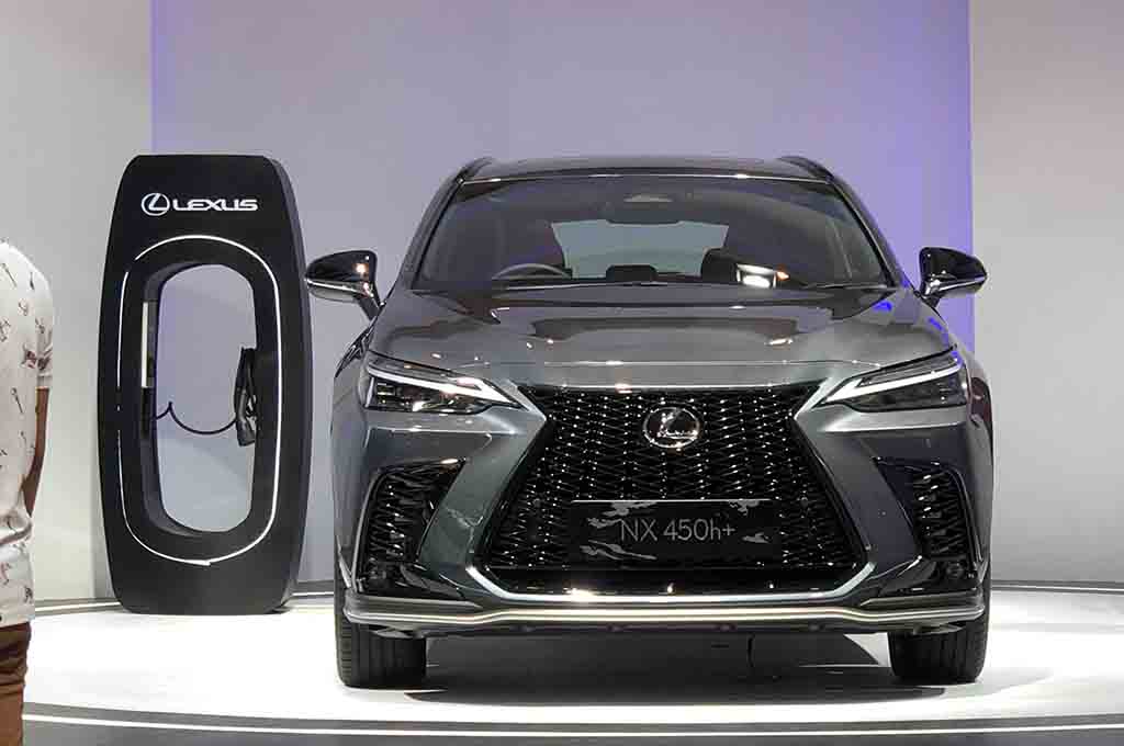 Beberapa mobil baru nongol di pameran otomotif Jakarta Auto Week 2022, di antaranya Lexus dan Kia. AG-Ahmad Garuda