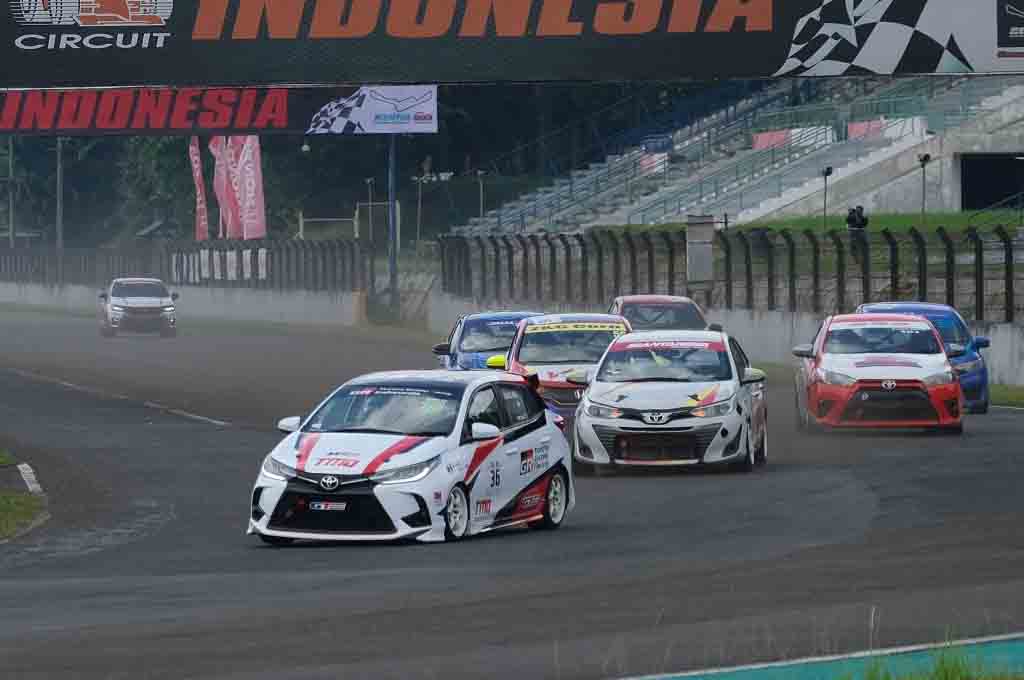 Toyota Gazoo Racing Indonesia panen poin maksimal di Indonesia Sentul Series of Motorsport seri perdana. TGRI