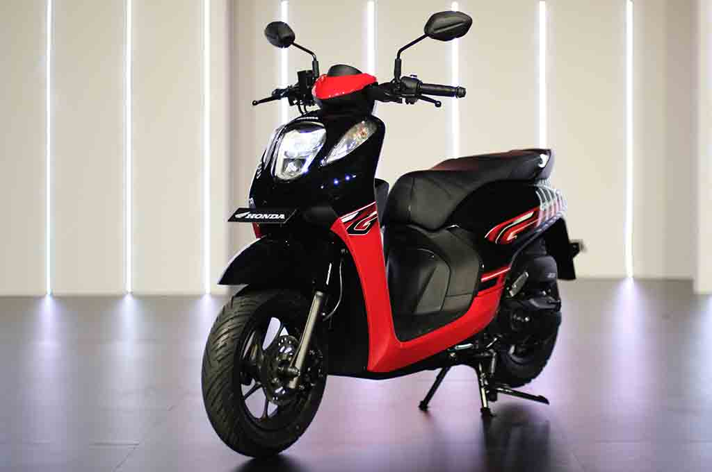 New Honda Genio kini pakai ban dengan ukuran lebih kecil yaitu 12 inci namun menggendong banyak tambahan fitur baru. AHM