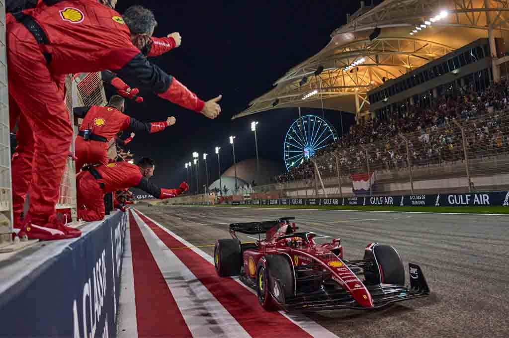 Formula 1 Bahrain ditutup dengan pesta pora pembalap yang menggunakan Ferrari. Ferrari