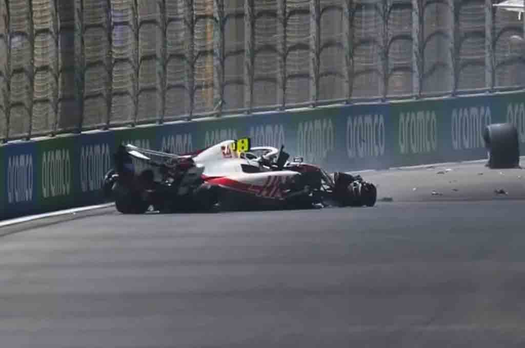 Kejutan demi kejutan terjadi di sesi pre race Formula 1 Arab. Mulai dari pabrik oli Aramco kena misil (rudal), kecelakaan Mick Schumacher, hingga posisi pole yang diraih Sergio Perez. F1
